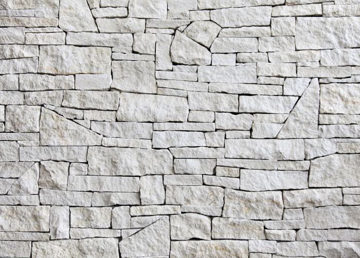 Limestone Wall by ROCK’N-IT Masonry
